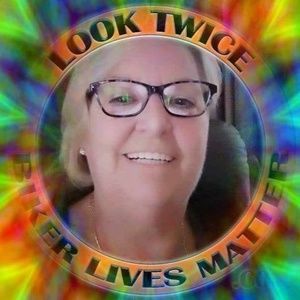 Meet your Posher, Debbie